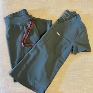 Figs XS Catarina top XSP Livingston bottoms. Like new!